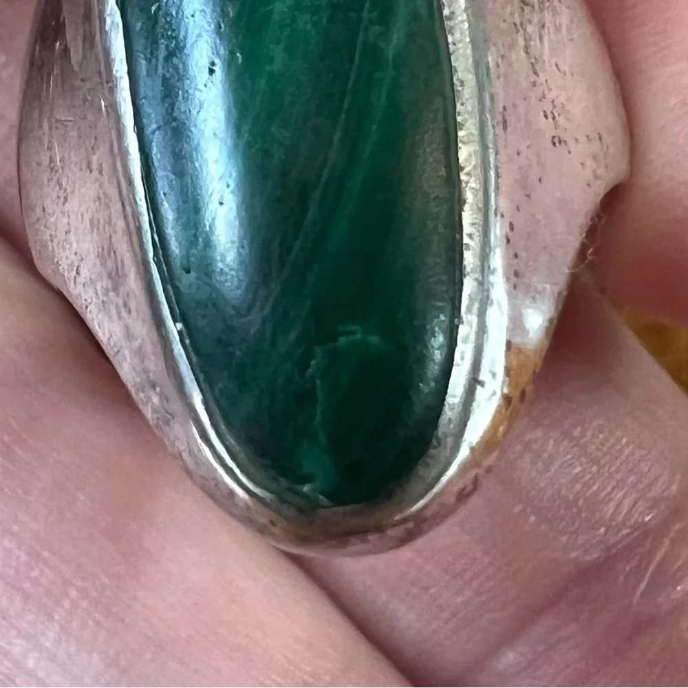 Vintage Sterling Silver Unisex Ring with Oval Malachite Stone